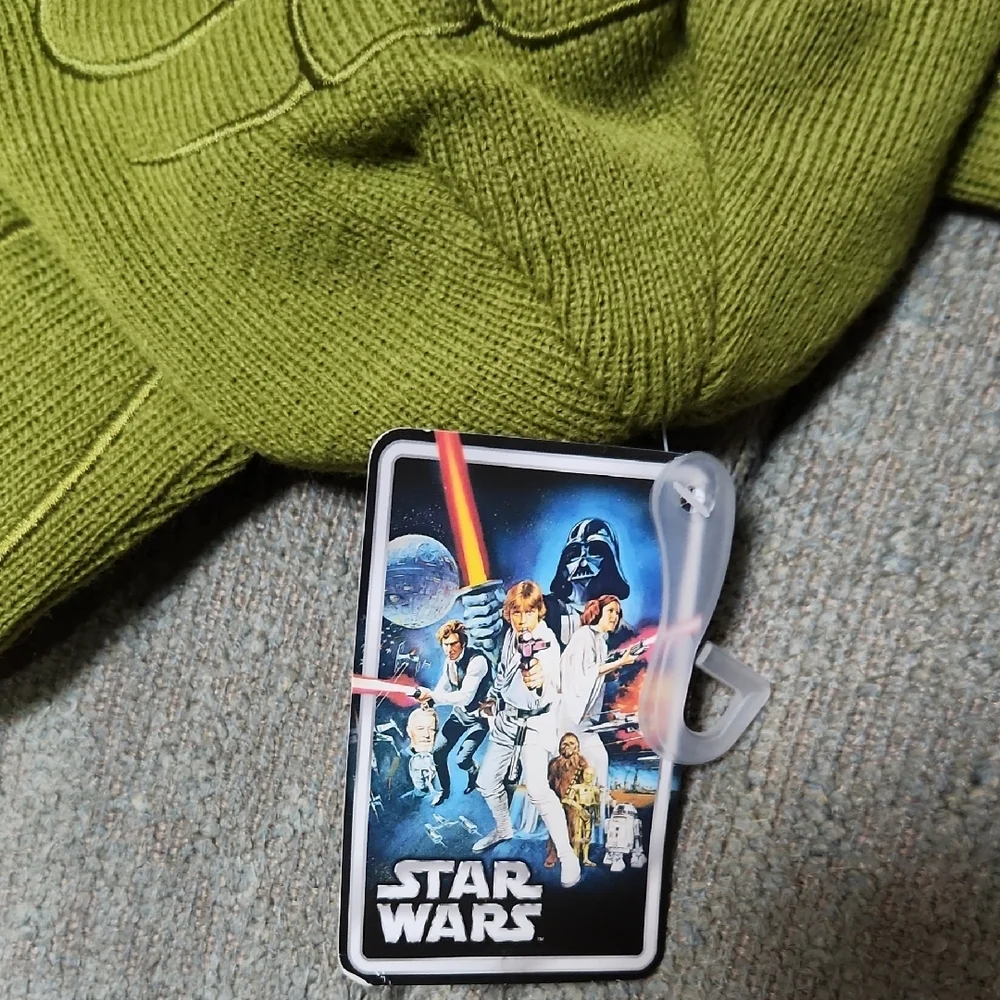 Star Wars Green Yoda Beanie - Picture 4 of 5
